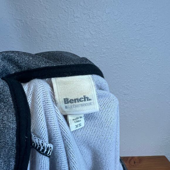 Bench Women's Zip Up Athleisure Jacket Asymmetrical Gray Mock Neck Thumbholes XS - Picture 6 of 7